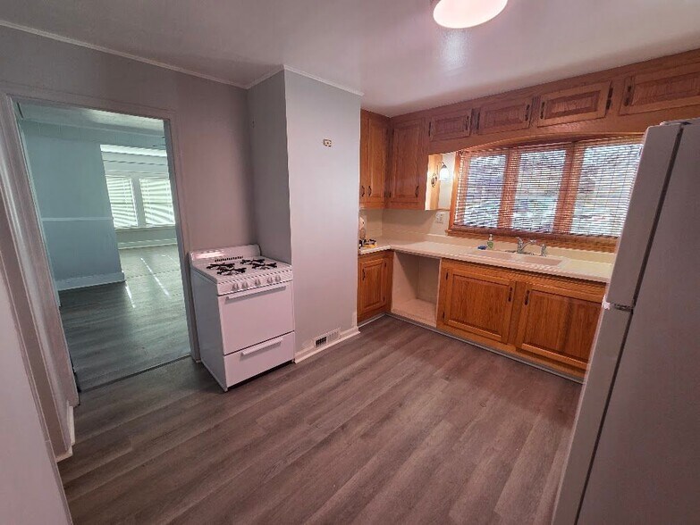 Building Photo - 112 Gale Ave