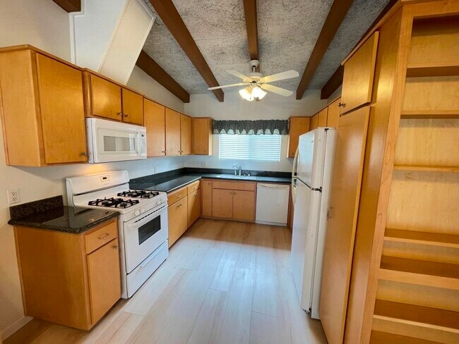 Building Photo - 4900 Van Noord Ave