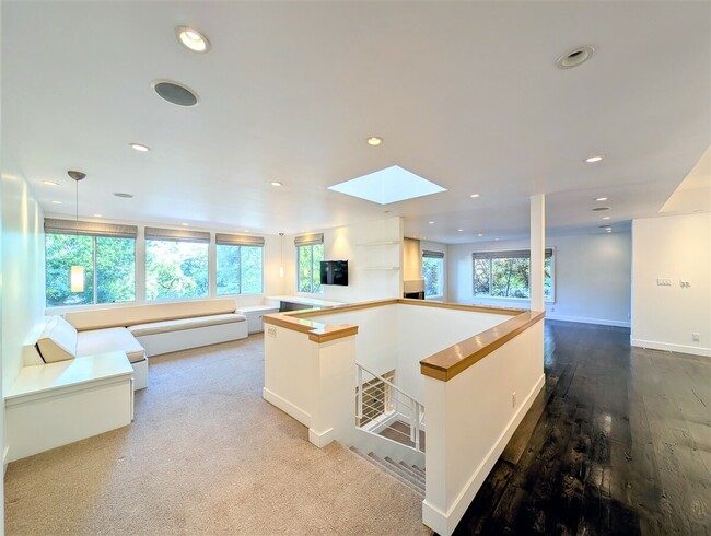 Building Photo - 10 Idalia Ct