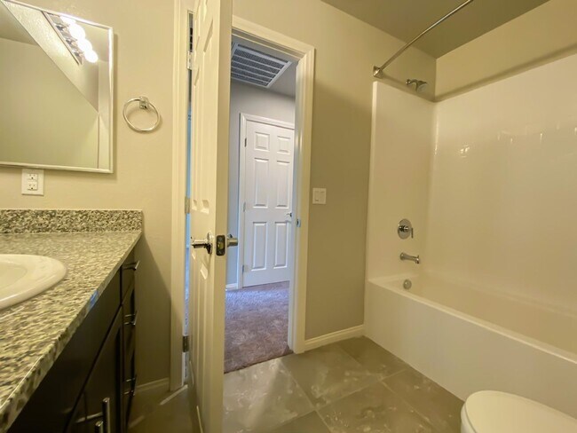 Building Photo - GATED 3 BED 2 BATH 2 CAR GARAGE SINGLE FAM...