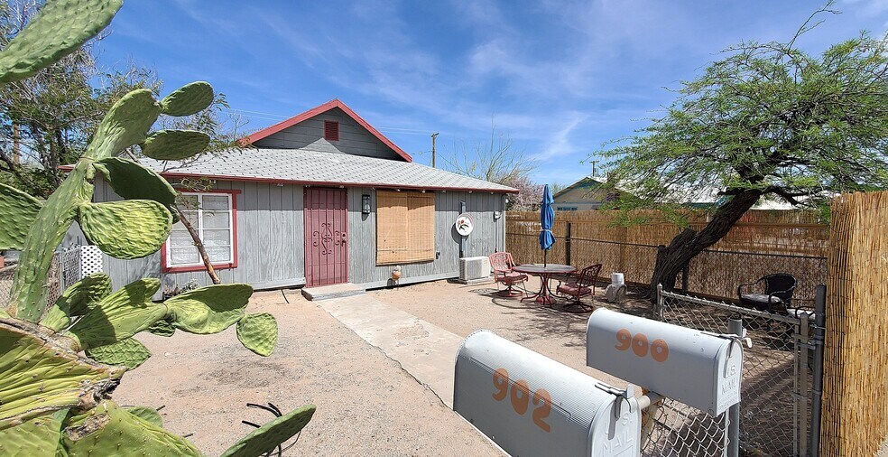 Building Photo - 900 W Rocalla Ave