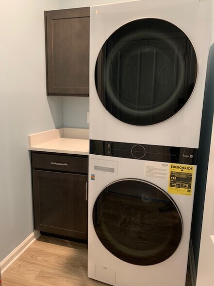 Building Photo - 2451 Thurman Ave