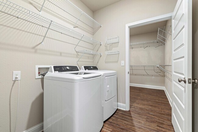 Building Photo - 9376 Swan Point Rd