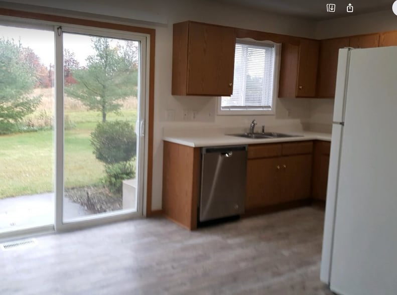 Building Photo - 56 Sunset Rd N