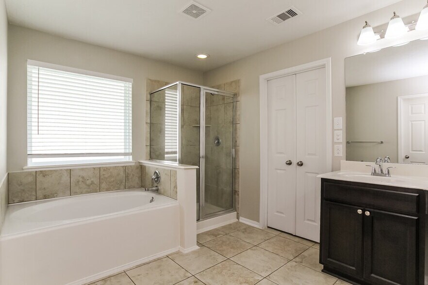 Building Photo - 4215 Echo Clearing Ct