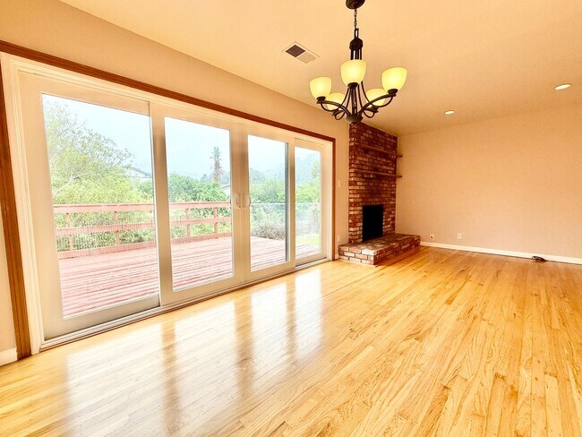Building Photo - Renovated 3bed/2bath Linda Mar Rancher