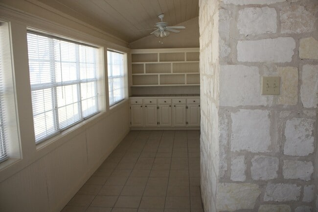 Building Photo - 1816 Woodstone Dr