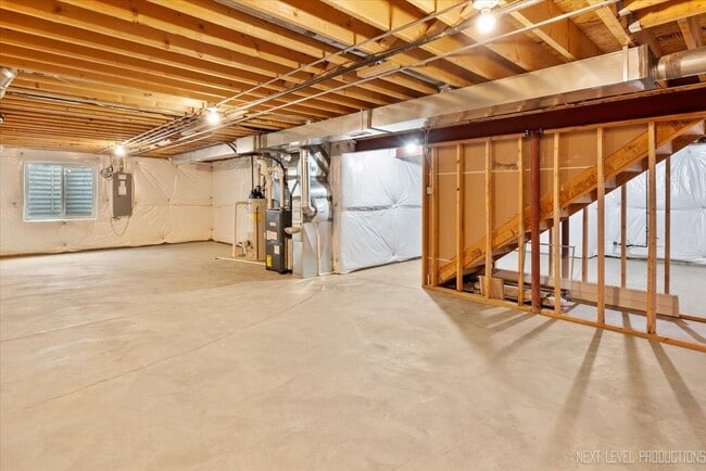 Building Photo - 5734 Oak Ridge Way