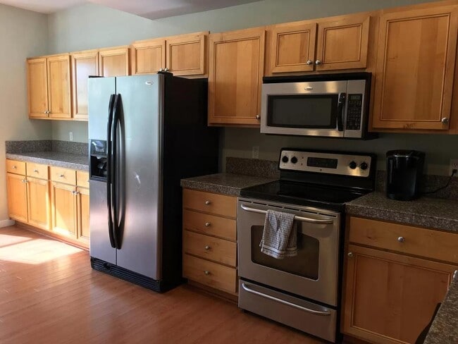 Building Photo - 475 SE 35th St