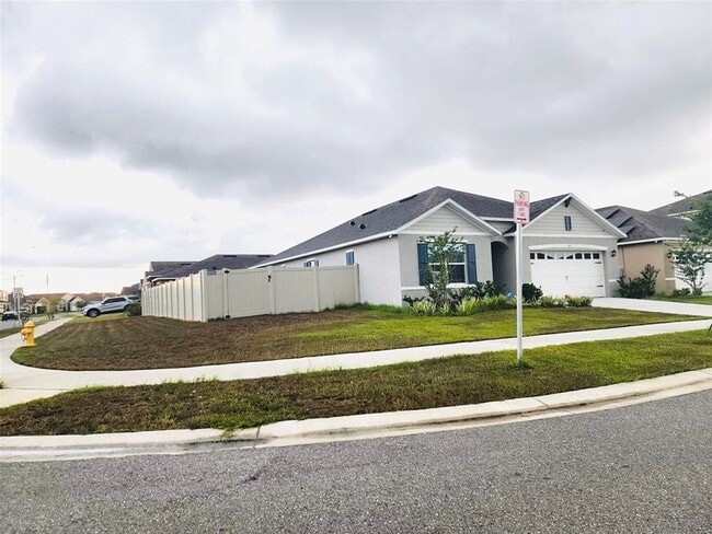 Building Photo - 1051 Griffon Ave