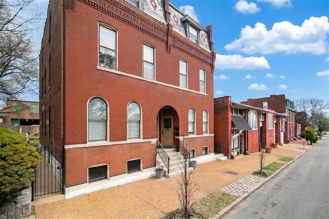 Building Photo - 1017 Ann Ave