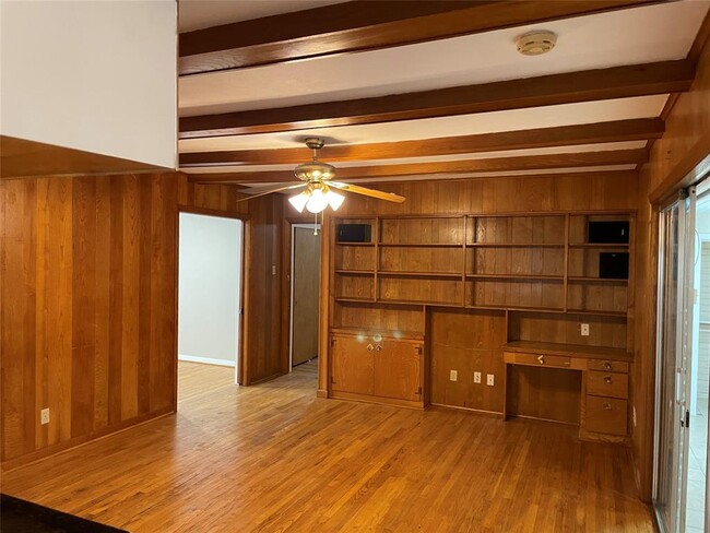Building Photo - 3727 Woodvalley Dr