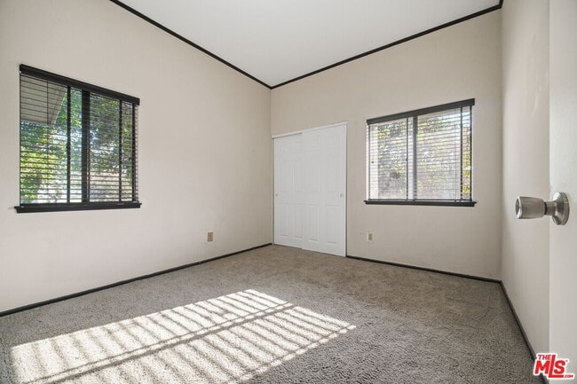 Building Photo - 77 Willowcrest Ln