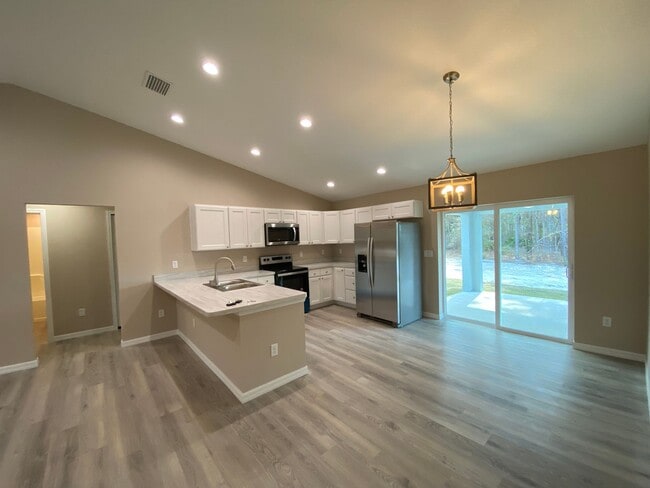 Building Photo - Beautiful Home Desirable SW Ocala Neighborhood 3/2/2 **WON"T LAST**