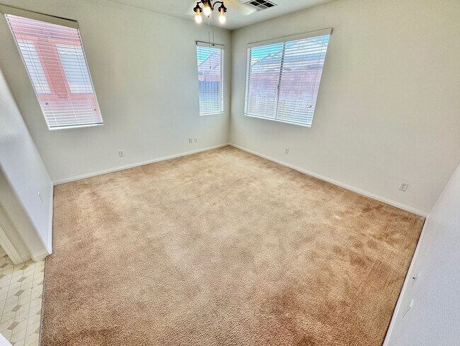 Building Photo - BEAUTIFUL 4 BEDROOM HOME IN GUARD GATED CO...