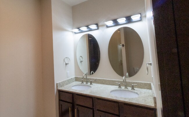 Building Photo - 107 N Detroit Ave