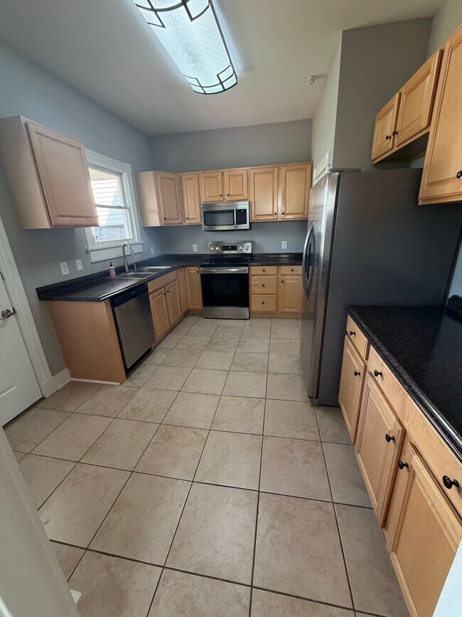 Building Photo - Beautifully Renovated Swansboro Home