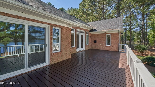 Building Photo - 11 Whisper Lake Dr