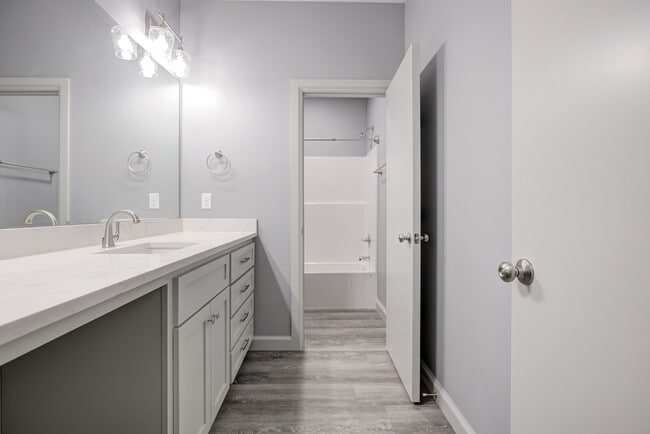 Building Photo - 1219 Leslie Ln