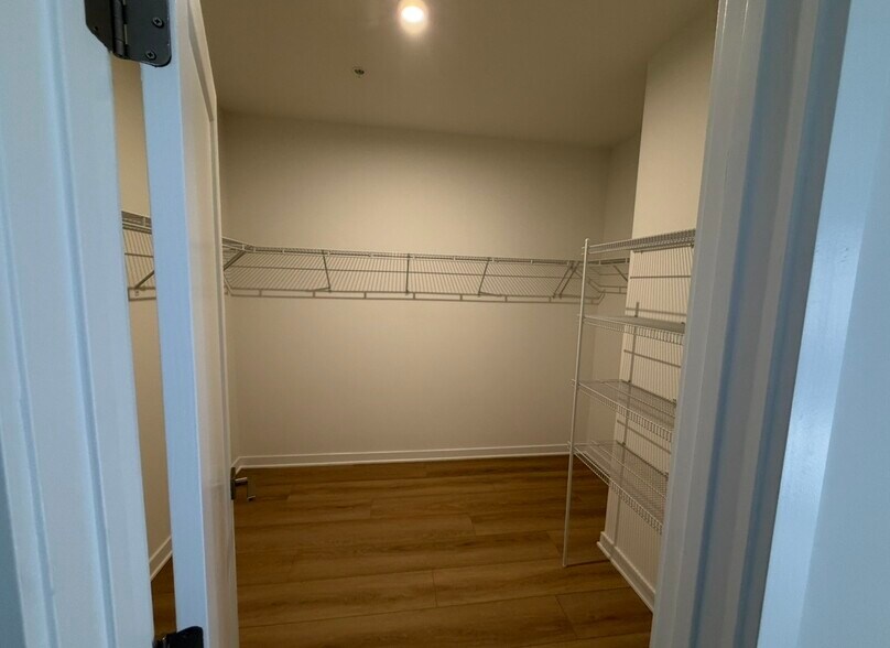 Building Photo - 22125 Little Mount Ter