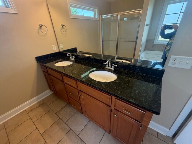 Building Photo - 2850 Foxcroft Cir