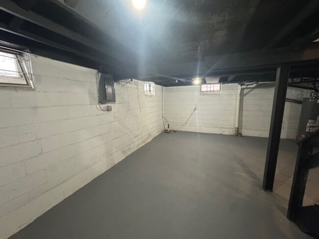 Building Photo - Four Bedrooms!