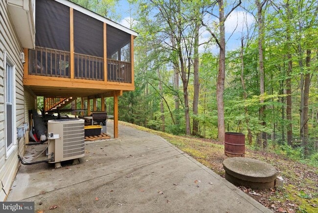 Building Photo - 10303 Bear Creek Dr