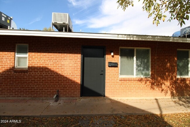 Primary Photo - 2309 N Dayton St