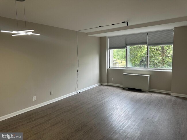 Building Photo - 301 N Beauregard St