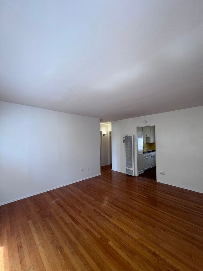 Building Photo - 4720-34 Wilson Ave