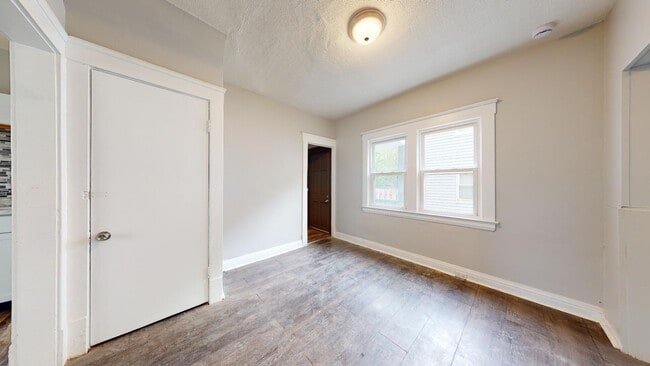 Building Photo - Old Brooklyn - 4 Bedroom Single Family Home