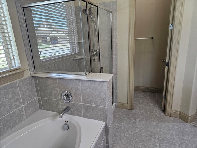 Building Photo - 4012 Eaton Park Dr