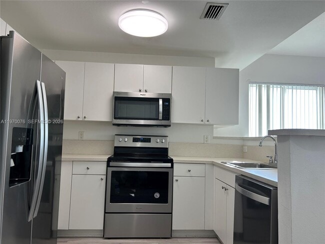 Building Photo - 10 Aragon Ave