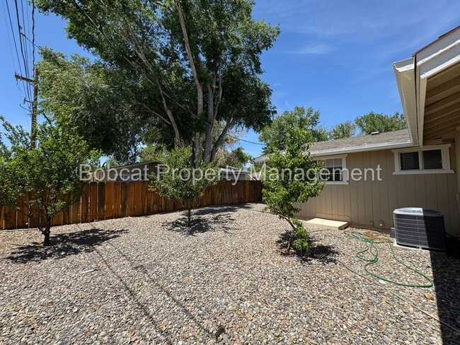 Building Photo - 3 Bed, 2 Bath, Home Located in Gardnerville