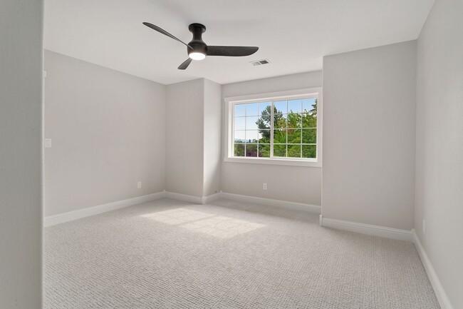 Building Photo - Remodeled 5 Bedroom House in Beaverton!