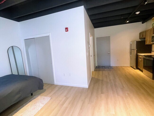 Building Photo - 274 N Goodman St