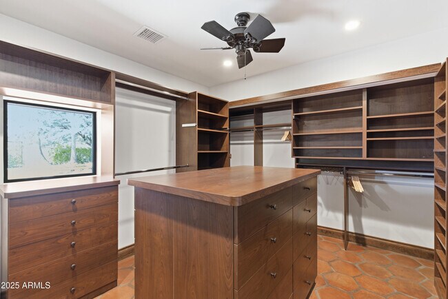 Building Photo - 5828 E Cactus Wren Rd