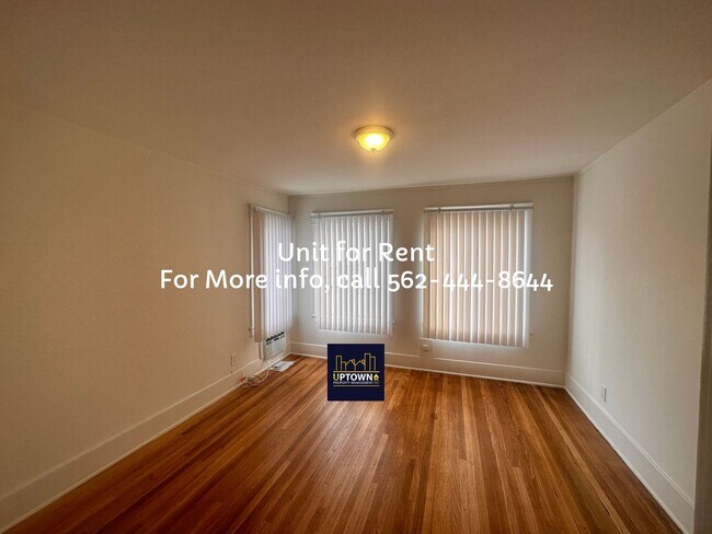 Building Photo - 1205 1/2 Tamarind Avenue