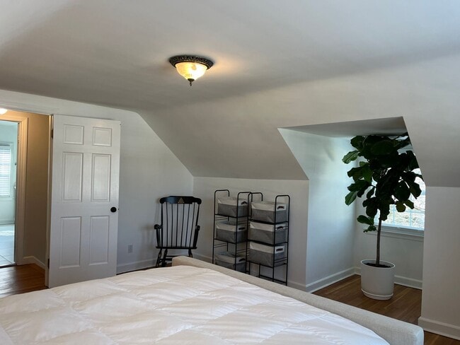 Building Photo - 3 Bedroom 2 Bath House Near Southport