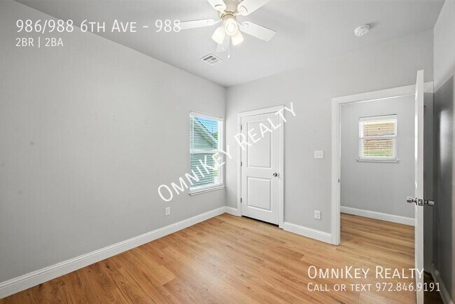 Building Photo - 986/988 6th Ave-988