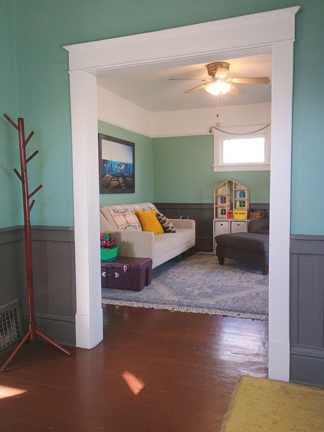 Building Photo - Spacious Craftsman in the Heart of North Spokane