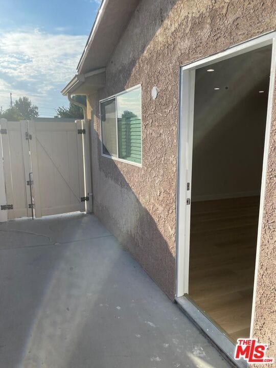 Building Photo - 8010 Longridge Ave