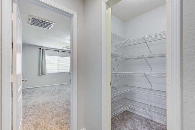 Building Photo - House For Rent! 4 beds, 3 baths Community ...