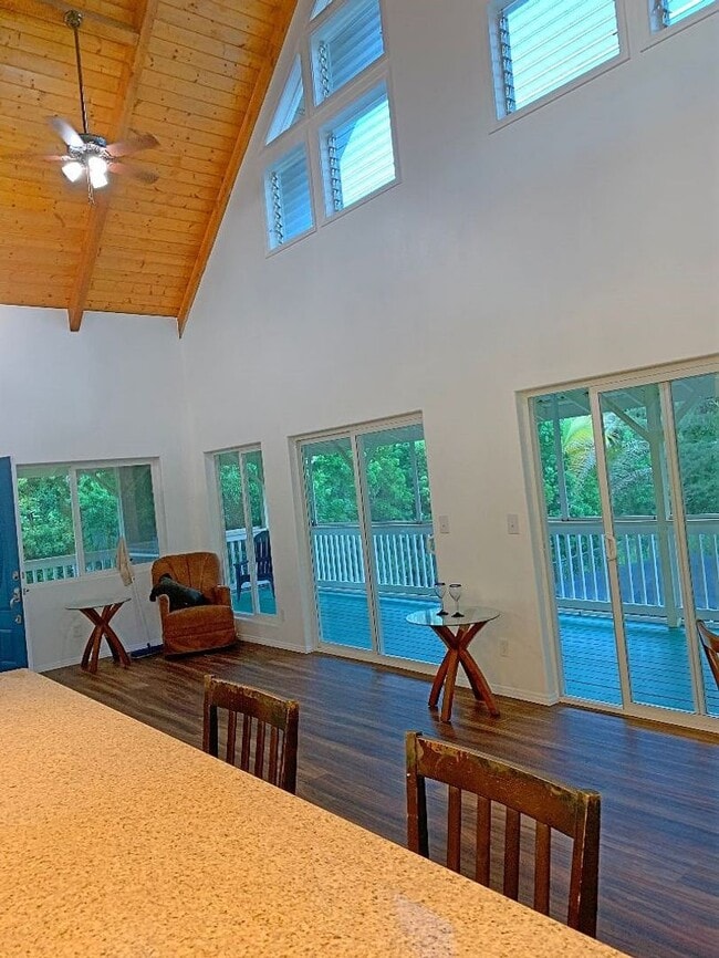 Building Photo - Beautiful Oceanfront 3 Bedroom Unit on Kal...