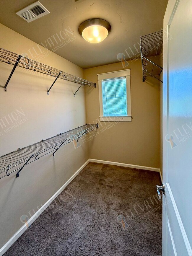 Building Photo - 63151 Black Powder Ln