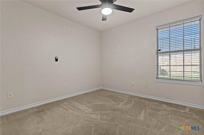 Building Photo - 418 Canoe Dr