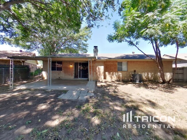 Building Photo - 2312 Vineyard Dr