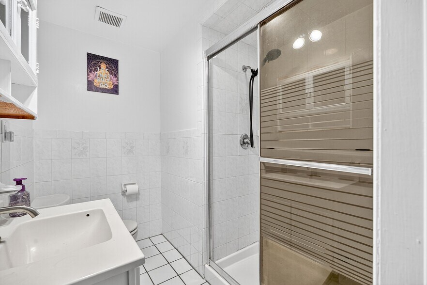 Building Photo - 46 Karen Dr