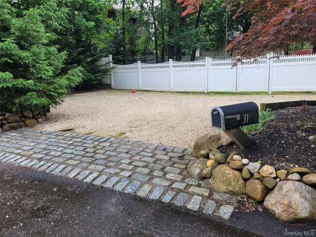 Building Photo - 31 Apricot Rd