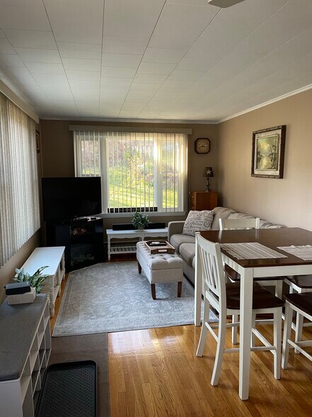 Building Photo - 265 Norway St